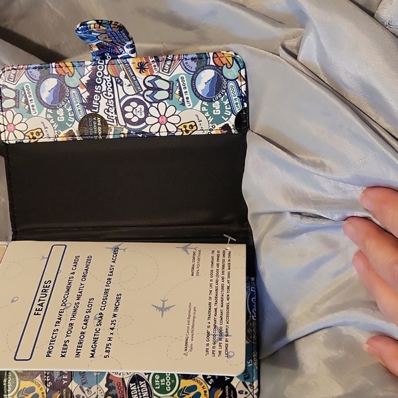 Life is good passport wallet BNWT - Picture 3 of 4